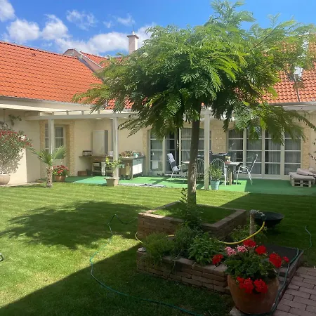 Monpe Apartmanik S Atmosferou Komarno Exterior photo