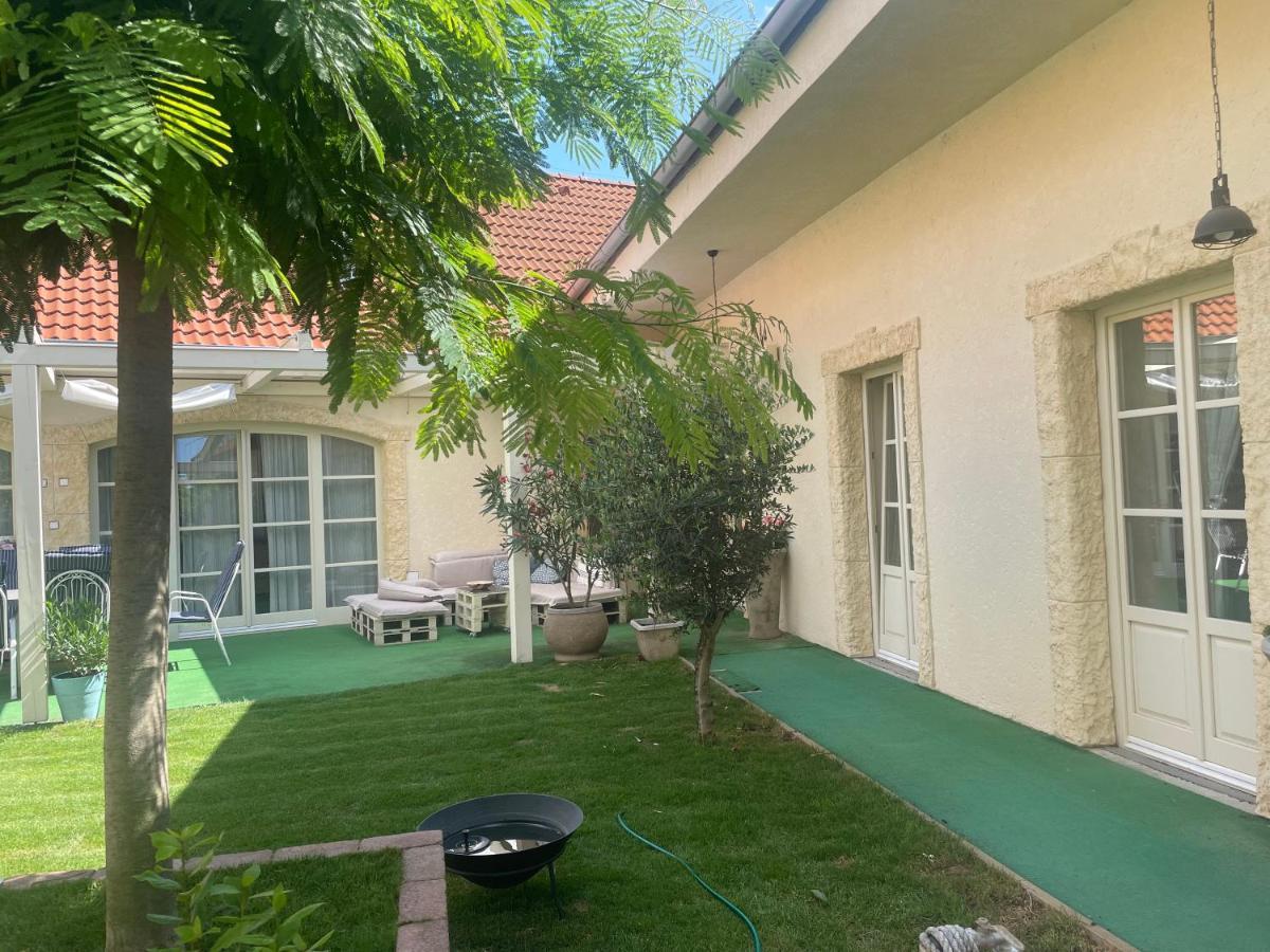 Monpe Apartmanik S Atmosferou Komarno