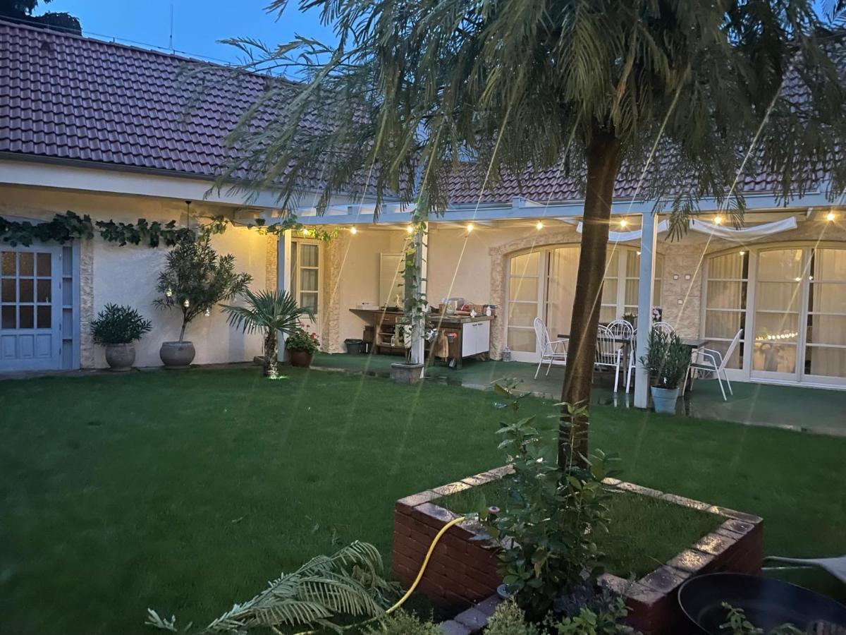Monpe Apartmanik S Atmosferou * Komárno